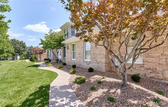 16 Delacroix Place, St Charles, MO 63303