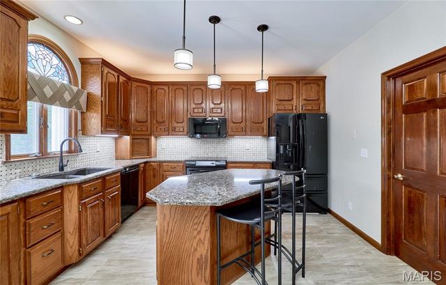 16 Delacroix Place, St Charles, MO 63303