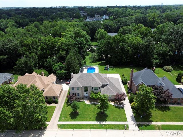 16 Delacroix Place, St Charles, MO 63303