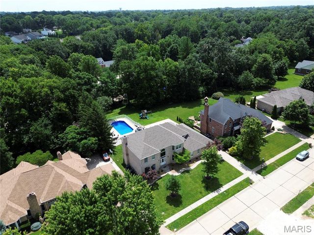 16 Delacroix Place, St Charles, MO 63303