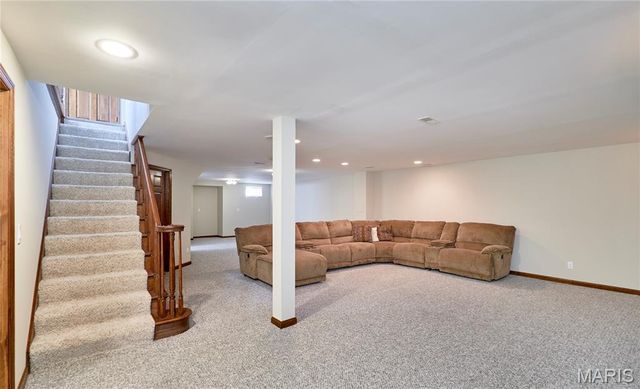 16 Delacroix Place, St Charles, MO 63303