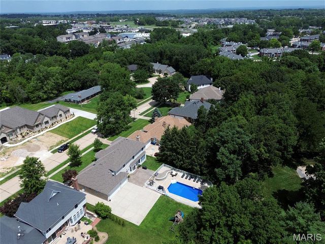 16 Delacroix Place, St Charles, MO 63303