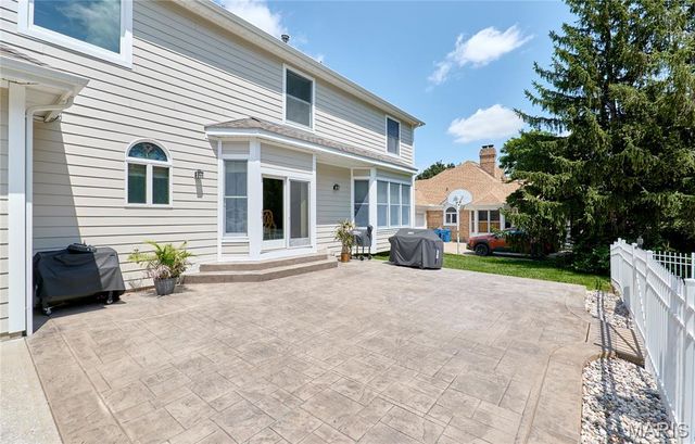 16 Delacroix Place, St Charles, MO 63303
