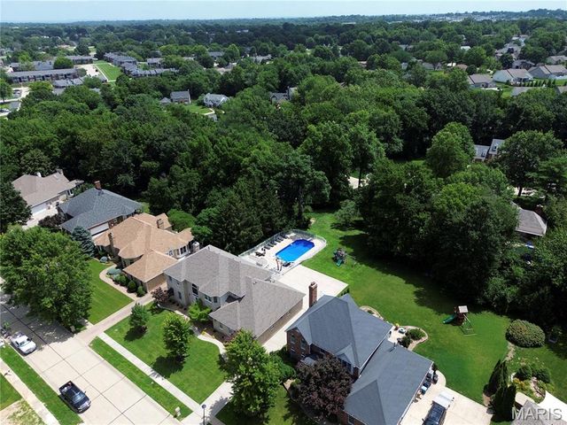 16 Delacroix Place, St Charles, MO 63303