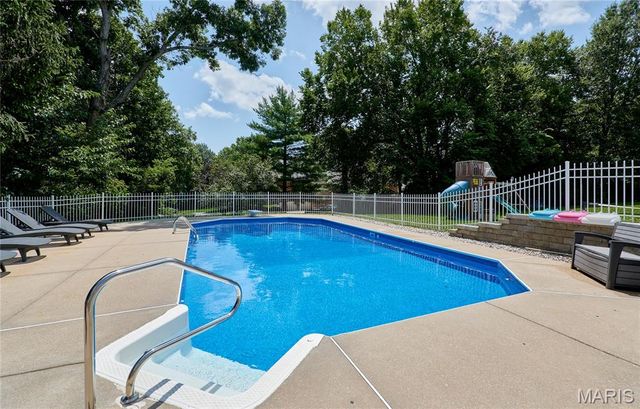 16 Delacroix Place, St Charles, MO 63303
