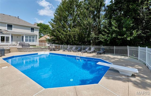 16 Delacroix Place, St Charles, MO 63303