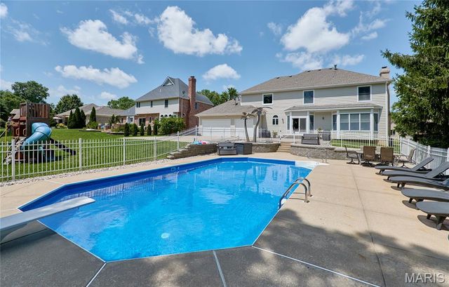 16 Delacroix Place, St Charles, MO 63303