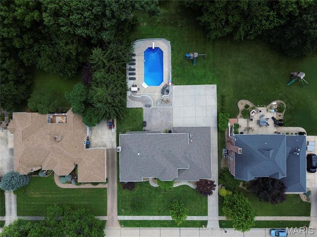 16 Delacroix Place, St Charles, MO 63303