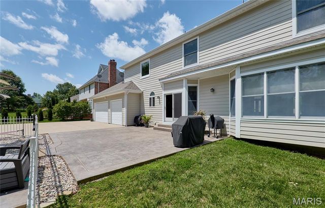 16 Delacroix Place, St Charles, MO 63303