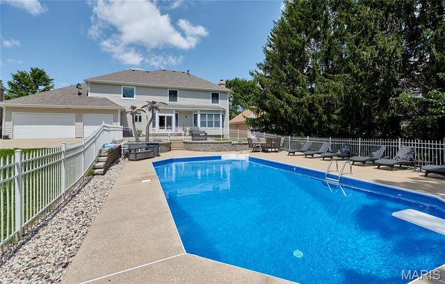 16 Delacroix Place, St Charles, MO 63303