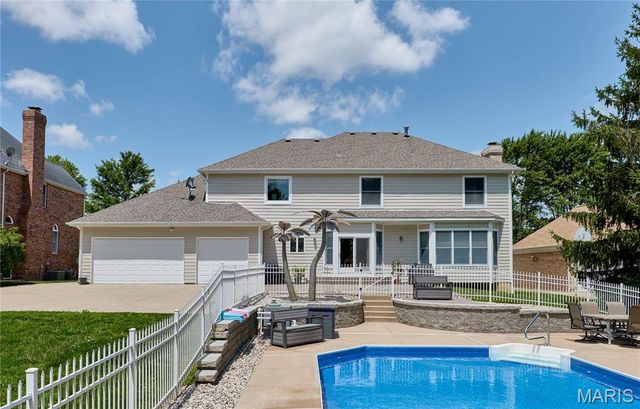 16 Delacroix Place, St Charles, MO 63303