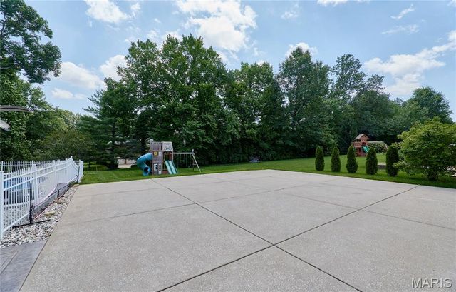 16 Delacroix Place, St Charles, MO 63303