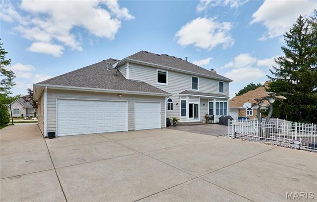 16 Delacroix Place, St Charles, MO 63303