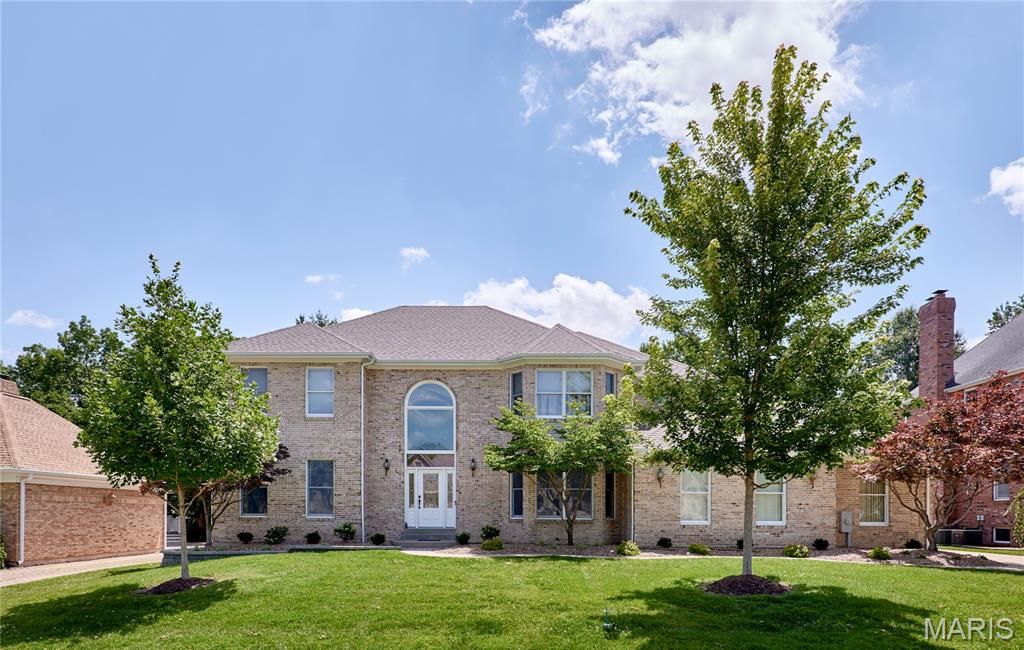 16 Delacroix Place, St Charles, MO 63303