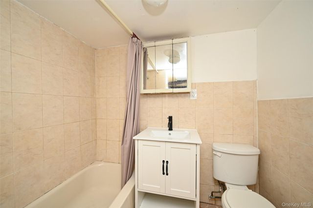 18806 Mangin Avenue, Saint Albans, NY 11412