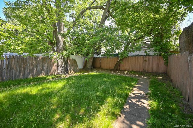 18806 Mangin Avenue, Saint Albans, NY 11412