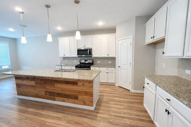 215 Hadley Lane, Fate, TX 75087