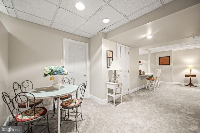 6 DUNCAN LN, Bryn Mawr, PA 19010