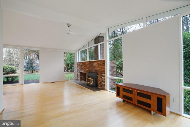 2406 BRENTWOOD PL, Alexandria, VA 22306