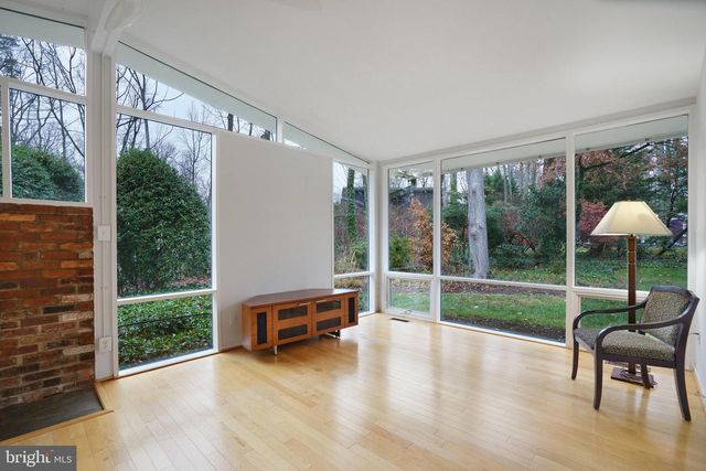 2406 BRENTWOOD PL, Alexandria, VA 22306