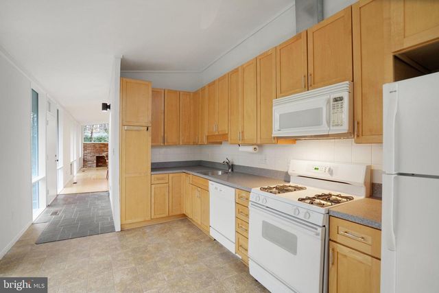 2406 BRENTWOOD PL, Alexandria, VA 22306