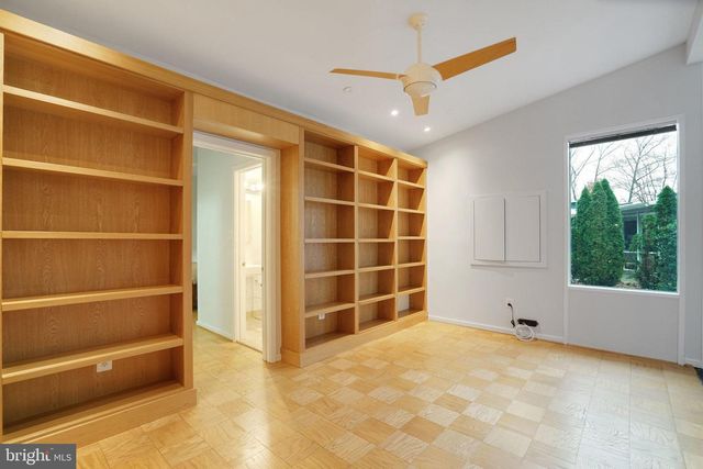 2406 BRENTWOOD PL, Alexandria, VA 22306