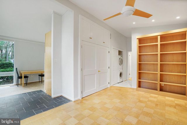 2406 BRENTWOOD PL, Alexandria, VA 22306