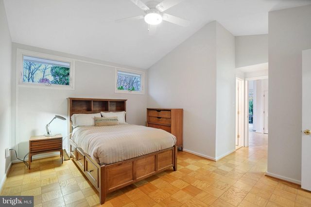 2406 BRENTWOOD PL, Alexandria, VA 22306