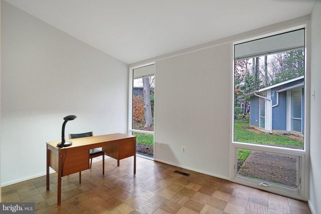 2406 BRENTWOOD PL, Alexandria, VA 22306