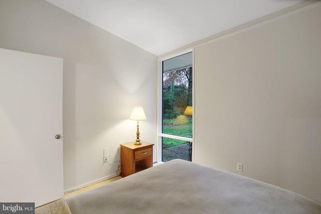 2406 BRENTWOOD PL, Alexandria, VA 22306