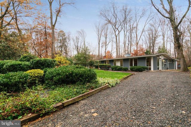 2406 BRENTWOOD PL, Alexandria, VA 22306