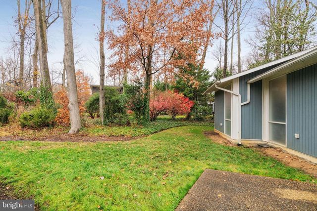 2406 BRENTWOOD PL, Alexandria, VA 22306