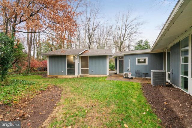 2406 BRENTWOOD PL, Alexandria, VA 22306