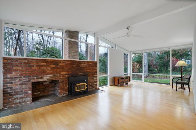 2406 BRENTWOOD PL, Alexandria, VA 22306