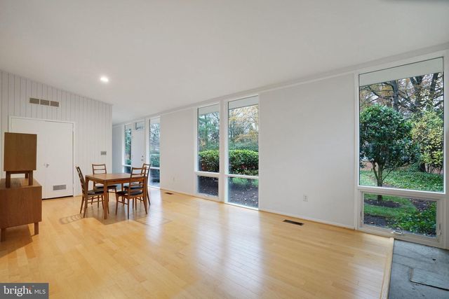 2406 BRENTWOOD PL, Alexandria, VA 22306