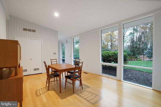 2406 BRENTWOOD PL, Alexandria, VA 22306