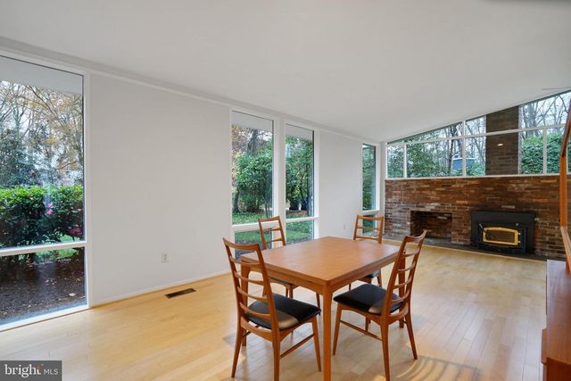 2406 BRENTWOOD PL, Alexandria, VA 22306