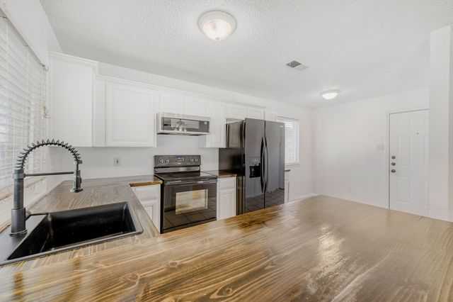 6345 Dorchester Trail, North Richland Hills, TX 76182