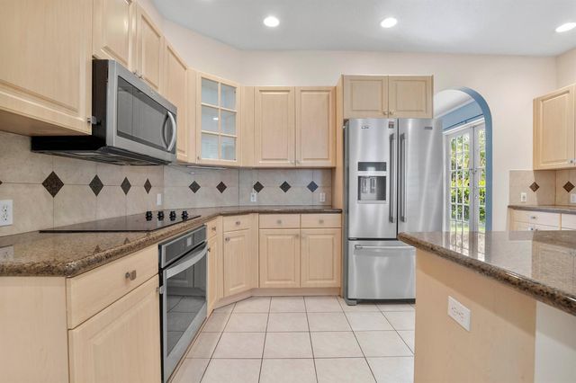 6370 Stonehurst Circle, Lake Worth, FL 33467