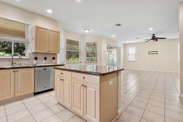 6370 Stonehurst Circle, Lake Worth, FL 33467
