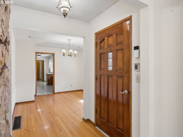 19955 Se TILLSTROM Rd, Damascus, OR 97089