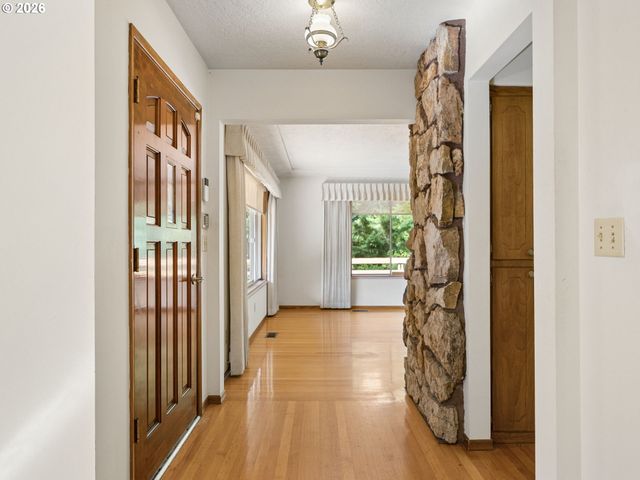 19955 Se TILLSTROM Rd, Damascus, OR 97089
