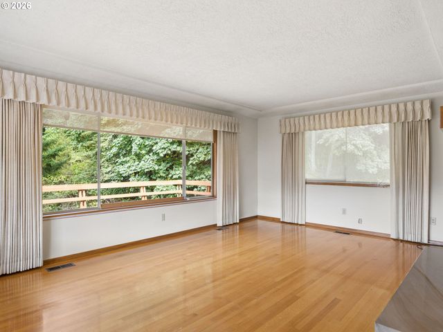 19955 Se TILLSTROM Rd, Damascus, OR 97089