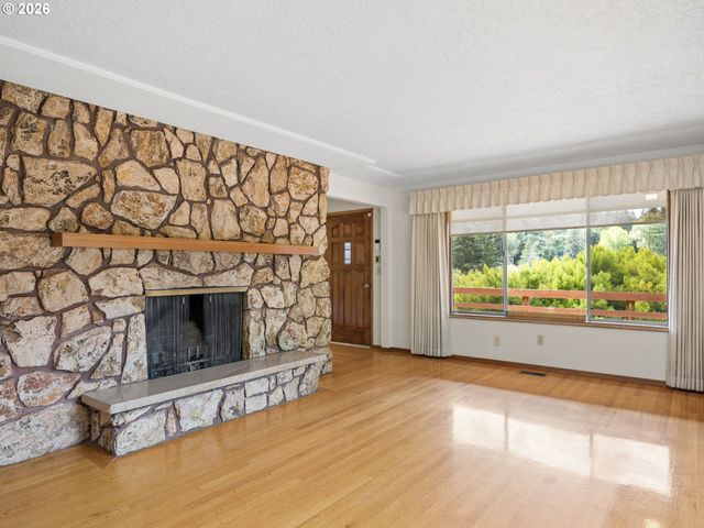 19955 Se TILLSTROM Rd, Damascus, OR 97089