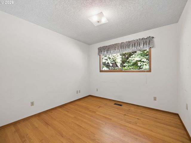 19955 Se TILLSTROM Rd, Damascus, OR 97089