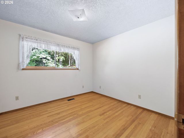19955 Se TILLSTROM Rd, Damascus, OR 97089