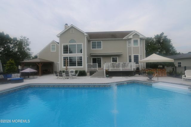 203 Holmes Mill Road, Cream Ridge, NJ 08514