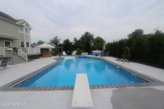 203 Holmes Mill Road, Cream Ridge, NJ 08514