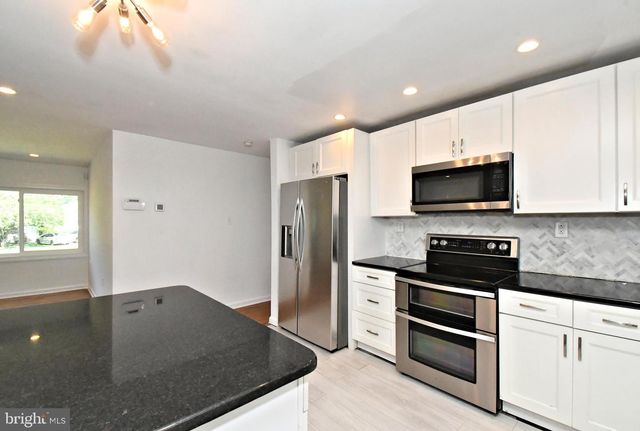 2023 LOCKWOOD LN, Feasterville Trevose, PA 19053