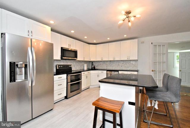 2023 LOCKWOOD LN, Feasterville Trevose, PA 19053